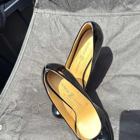 Chinese Laundry Black High Heeled Pumps - Picture 3 of 7